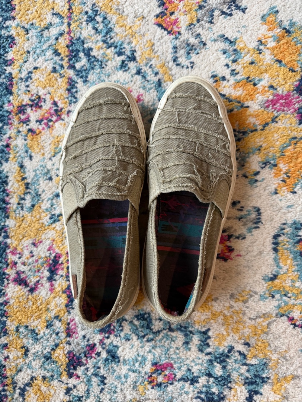 Women’s Slip-On Canvas Shoes in Olive Green